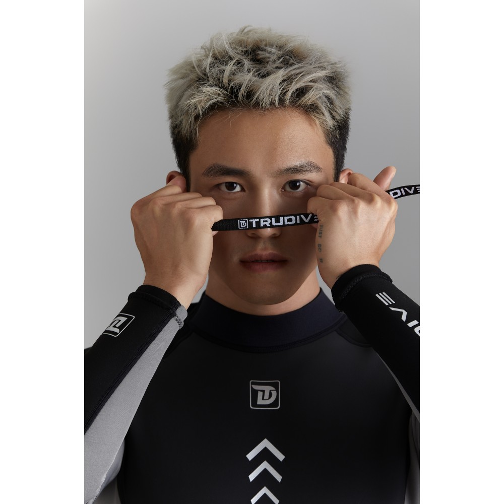 Men's 3mm surfing wetsuit with chest zip for scuba diving, freediving, surfing, and all water sports