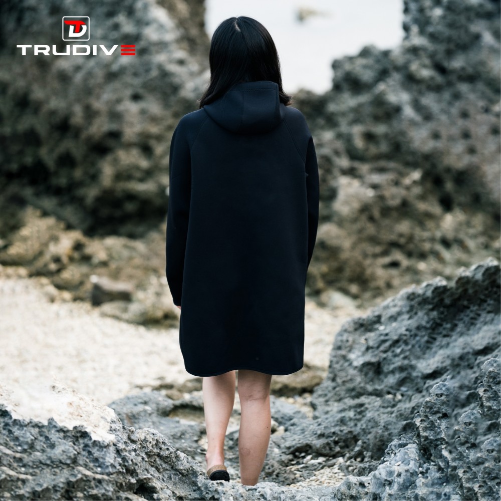 Boat diving jacket from Trudive, a women's wetsuit jacket with TRUREAL and Titanium Coating for boat diving and mid-layer warmth