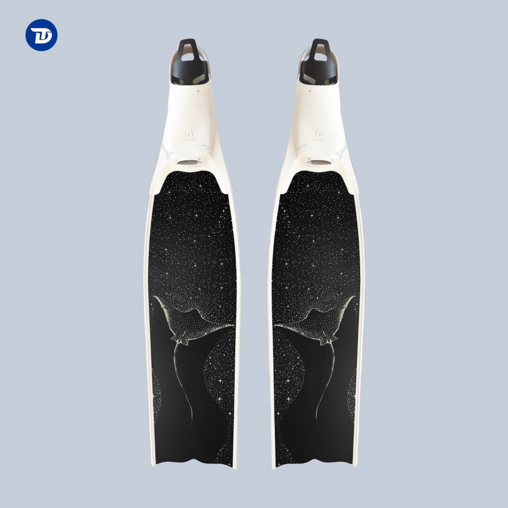 Manta Series carbon fiber freediving fins with manta ray and starry sky print in black and white from Trudive