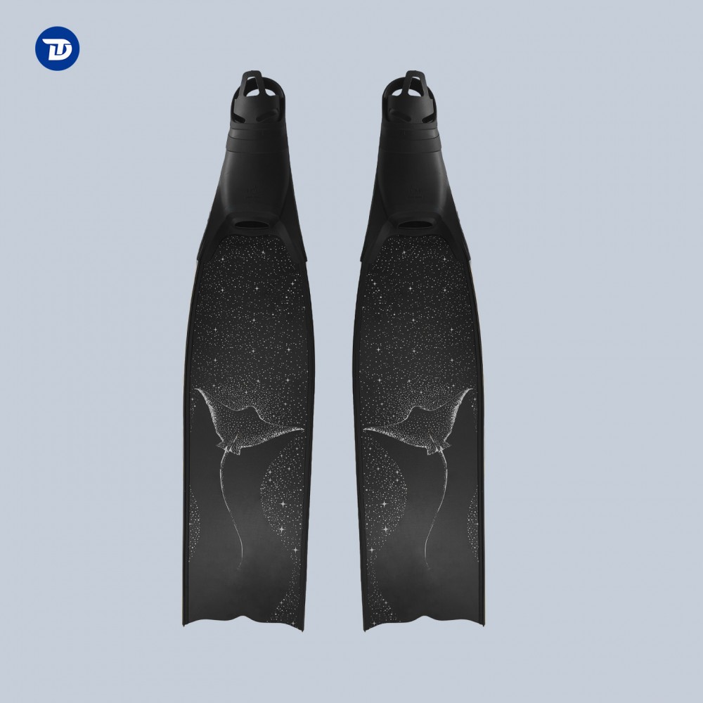 Manta Series carbon fiber freediving fins with manta ray and starry sky print in black and white from Trudive