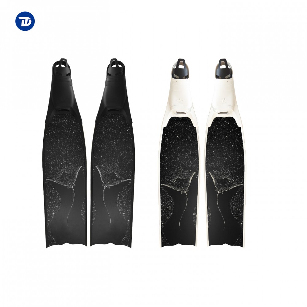 Manta Series carbon fiber freediving fins with manta ray and starry sky print in black and white from Trudive